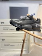 Ecco爱步男鞋轻便透气舒适耐穿 亲肤吸汗舒适内里 防滑防磨 持久干爽 简约粗绳系带 穿脱更加方便 柔韧防滑大底 鞋底立体凹槽 凹凸花纹加持 增强防滑减震性能