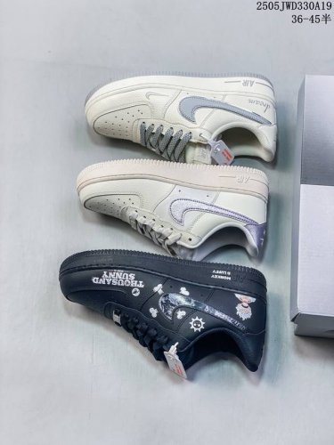 公司带半码 耐克Nike Air Force 1 07 空军一号低帮百搭休闲运动板鞋 柔软 弹性十足的缓震性能和出色的中底设计 横跨复古与现代的外结合 造就出风