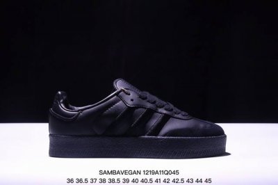 Adidas 阿迪达斯 男女运动鞋 三叶草 Hello Kitty 猫 Sambavegan休闲鞋德训复古板鞋经典运动鞋，采用环保设计的焕新adidas Sam
