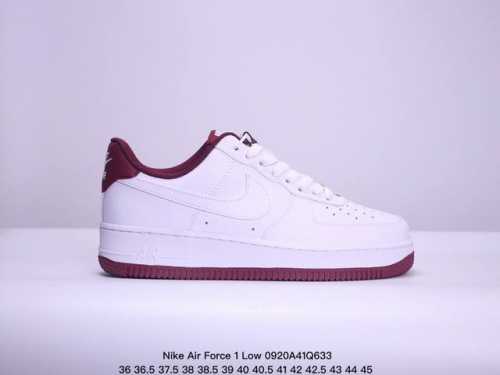 公司级耐克nike Air Force 7 空军一号低帮百搭休闲运动板鞋。柔软、弹性十足的缓震性能和出色的中底设计，横跨复古与现代的外型结合，造就出风靡全球三十