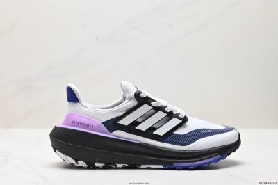 公司级阿迪达斯adidas Ultraboost Light 全掌爆米花休闲运动跑鞋。采用网材搭配反光皮革鞋面，配上stretchweb网格外底和boost中底