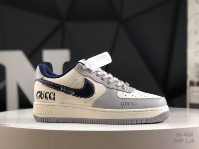 公司级带半码 耐克 Nike Air Force 7 空军一号低帮百搭休闲运动板鞋。柔软、弹性十足的缓震性能和出色的中底设计，横跨复古与现代的外型结合，造就出风