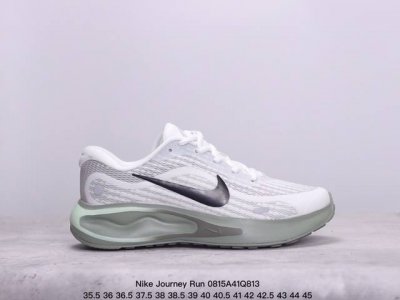 公司级nike Journey Run 2024跑步鞋 使用了新型的缓震材料 脚感偏韧 后跟有加厚的海绵填充 鞋子前掌和后掌做了加宽设计 增加了跑步时的稳定性