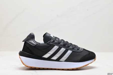 阿迪达斯 Adidas Xlg 生胶厚底 秀气大方的鞋型 气质修身。以现代设计融合复古跑步和足球风，采用锦纶和绒面革鞋面，灵感源自70年代 Country跑鞋设 - 点击图像关闭