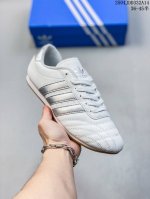 Adidas 阿迪达斯 男女鞋真标半码制，升级原楦原纸版开发版型，采用软质粒面牛剖革鞋面材质，中底嵌入Eva切片缓震，外置耐磨橡胶鞋底片 底越薄，越时髦！Jen