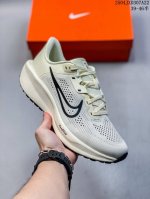 公司级Nike Quest 6极速6代网面透气 时尚休闲跑步鞋 简约高科技设计采用多层材料，为双足带来凉爽感受和稳固体验时尚鞋面搭配中足包覆设计，提供稳固贴合感