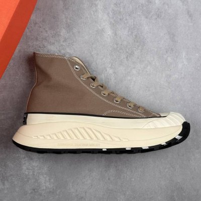 本地 核心私 匡威Converse Chuck 70 At-Cx 全新系列高帮休闲板鞋 #鞋款鞋面保留传统的 70 美学和材料，鞋底单元却引入了全新结构：橡胶模