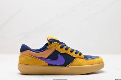 200 公司级耐克Nike Sb Force 58是一款将前沿创新带入街头的单品，它具有硫化杯底，具有出色的耐用性和灵活性。使用帆布和绒面革，在饰面上放置通风口