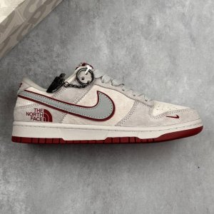本地310 核心私 Nk Dunk Low 北面Cdg联名-灰红 三方联名 Sb低帮休闲板鞋 #美国著名户外品牌与日本东京设计师川久保玲Cdg联合打造街头滑板鞋
