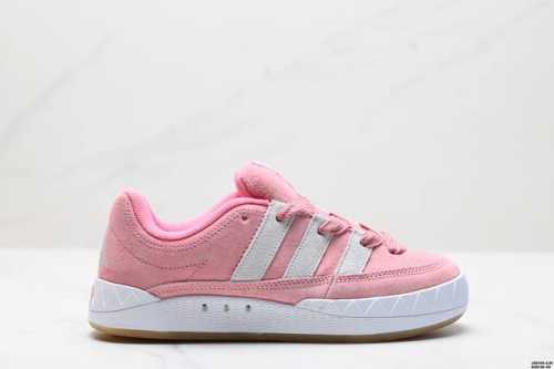 230 公司级Adidas Adimatic Low 马蒂奇系列低帮 复古鲨鱼面包鞋运动休闲滑板板鞋 整个鞋面由色彩艳丽的麂皮制成 搭配品牌标志性大尺寸三条纹