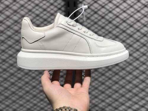 核心私 alexander Mcqueen 麦坤 亚历山大 2024新款德训 面料:头层皮 内里:羊皮内里 大底:原版tpu组合底 垫脚:羊皮垫脚 尺码： 35