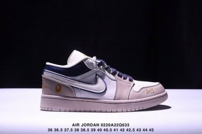 限量发售！ Air Jordan 1 Low Aj1乔1低帮休闲板鞋， “灰棕白勾配色-猿人头联名定制款” 个性的设计风格以及品牌的经典元素 使其成为一双具有独