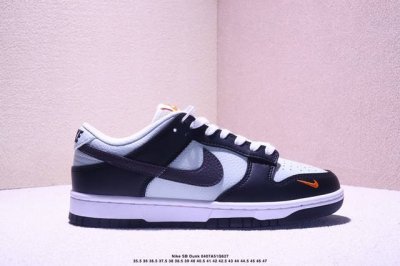 Nike 耐克 原楦原纸版开发，采用移膜皮革材质鞋面，正确Eva发泡缓震中底组合Rb橡胶外底耐克Nike Sb Dunk Low Pro Qs扣篮系列低帮休闲运