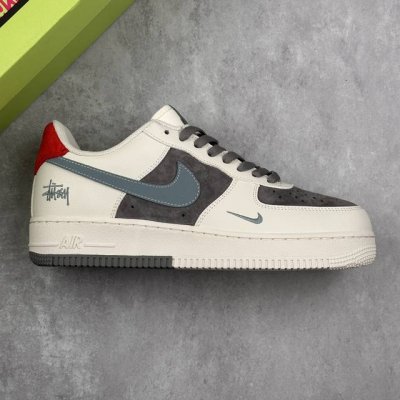 本地330 核心私 stussy X Nike Air Force 1 Low 斯图西 X 耐克 空军一号 低帮 联名白灰红 低帮休闲运动板鞋 鞋身整体采用灰色
