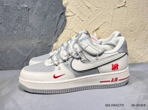 新品上市实拍 耐克Nike Air Force 1 07空军一号低帮百搭休闲运动板鞋 柔软 弹性十足的缓震性能和出色的中底设计 横跨复古与现代的外型结合 造就出