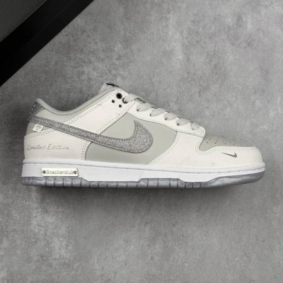 本地 核心私 Nike Sb Dunk Low 白色恋人 闪钻 周年高端定制 低帮休闲板鞋 #定制鞋盒 大厂纯原品质出货 超高清洁度 皮料切割干净无任何毛边 细