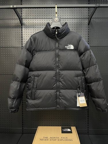 420 ｜北面1996 Nuptse 经典款/北面羽绒服 "的字面含义为山的最寒冷、最艰难一面。它也是 "的产品能够发挥功能的地方。 。一直致力支持去发现亲近