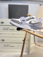 210 air Jordan Legacy 312 乔丹篮球鞋系列 号称 “最强三合一” 的 Jordan Legacy 312，自然有着杂交结合的设计，它的名
