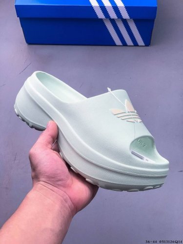 阿迪达斯 Adidas Adifom 夏季沙滩涉水百搭休闲拖鞋 露趾凉拖鞋 超厚底增高男女鞋凉拖鞋。采用超轻95% 注塑 Eva塑料,5%泡沫塑料发泡缓震物料成