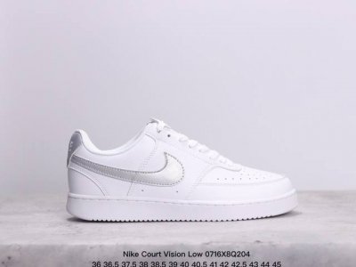 真标nike Court Vision Low 低帮百搭透气休闲运动板鞋，经典耐用的设计，兼顾舒适脚感和出众风范，演绎匠心之作。结构性的支撑贴合感结合复古篮球设