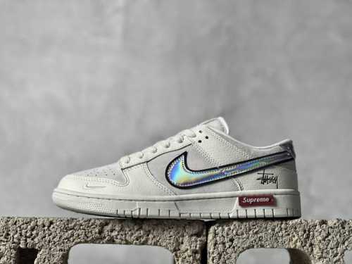 放店私 Nk SB Dunk Low Supreme x 斯图西三方联名-米黄银勾 周年高端定制 低帮休闲板鞋 KK1333-005 #定制鞋盒 大厂纯原品质出