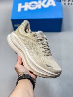 公司级小红书推荐Hoka W Bondi 9全新配色 这个品牌来自于新西兰的毛利语，Hoka表示大地，One One表示飞越，连起来就是飞越地平线，One On
