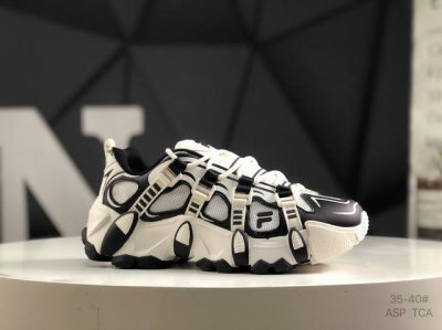 fila Fusion 斐乐 潮牌Exocet 山脉鞋 透气舒适 运动户外包裹性低帮生活休闲鞋女款，这款鞋子是一款复古风格的运动鞋，设计有复古的外观，采用了经典