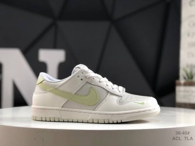 160 Nike Dunk Low 复古低帮休闲运动滑板板鞋。采用脚感柔软舒适Zoomair气垫，有效吸收滑板等极限运动在落地时带来的冲击力，为街头运动者们提供
