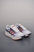 260 Adidas Adizero Aruku 全新跑鞋 浮现网络 以永动机为灵感的前卫造型 现代感十足的鞋面线条勾勒 格外引人注目 搭配丰沛的全新 Swi