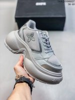 louis Vuitton 路易威登 广东原产 采用皮革鞋面材质 内里全小羊皮打造及去味海玻璃脚垫 外置耐磨橡胶大底全新Lv路易威登Louis Vuitton
