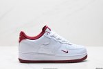 公司级耐克Nike Air Force 1“07 Lv8空军一号低帮百搭休闲运动板鞋。柔软、弹性十足的缓震性能和出色的中底设计，横跨复古与现代的外型结合，造就出