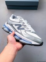 新百伦 New Balance Nb U 0Ea 运动跑步鞋。此复刻经典鞋款，加入当下大热的户外元素，以曾经篮球鞋款型式样加以打造鞋款造型。编织鞋带以及加强稳固