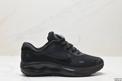 公司级nike Journey Run 2024跑步鞋 使用了新型的缓震材料 脚感偏韧 后跟有加厚的海绵填充 鞋子前掌和后掌做了加宽设计 增加了跑步时的稳定性