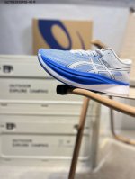 170 asics S4亚瑟士经典跑鞋 如今机能风和户外风吹得正劲，便是主打“Urban Outdoor机能越野风格”，城市和户外场景都能轻松应对。关键是跑鞋的