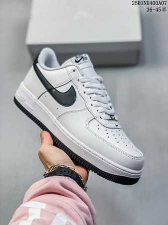 耐克 Nike Air Force 1 空军一号运动鞋 设计灵感源自摔跤运动，助你发挥天赋，震撼全场。华丽设计搭配优质皮革，契合不同造型，增添夺目风采，打造纯正 - 点击图像关闭
