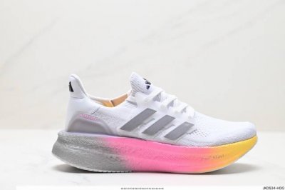 公司级阿迪达斯adidas Ultraboost Light 全掌爆米花休闲运动跑鞋。采用网材搭配反光皮革鞋面，配上stretchweb网格外底和boost中底