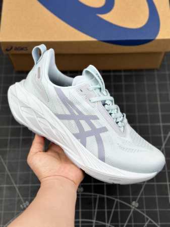 Asics Novablast 4 Le 亚瑟士运动休闲透气专业跑鞋 鞋面的包裹性 延展性相当好鞋头位置双层镂空能保证一定的透气性鞋底柔软也能够兼具支撑性采用经 - 点击图像关闭