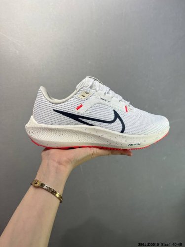 特价Nike Air Zoom Pegasus 登月跑鞋 网面透气跑步鞋 兼顾迅疾外观和稳固脚感 后跟覆面和中足动态支撑巧妙融合 缔造稳定顺畅的迈步体验 采用密