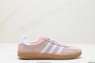 公司级adidas Originals Gazelle Indoor 三叶草休闲防滑耐磨低帮板鞋 鞋头出色设计 塑就出众贴合感 稳固的后跟贴合足部曲线设计 软弹