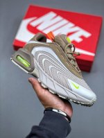 Nike Air Max Fire 后掌气垫 缓震运动跑鞋 Dn8的核心亮点在于其八腔气垫结构 根据不同部位设定的气压值专为行走设计提供卓越的舒适感 鞋面的设计