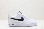 真标耐克Nike AIR FORCE 1‘07 LX 空军一号低帮百搭休闲运动板鞋。柔软、弹性十足的缓震性能和出色的中底设计，横跨复古与现代的外型结合，造就出风