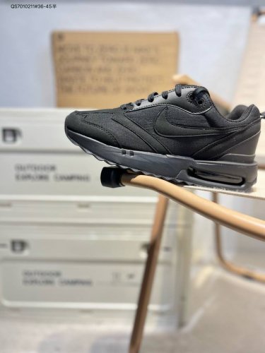 Nike Air Max Dawn 黎明系列 低帮气垫百搭休闲运动慢跑鞋 新鞋款带来新的外底和鞋帮额外尺寸为鞋子的耐久设计线条增添了新能量。从配色上彰显出浓厚的