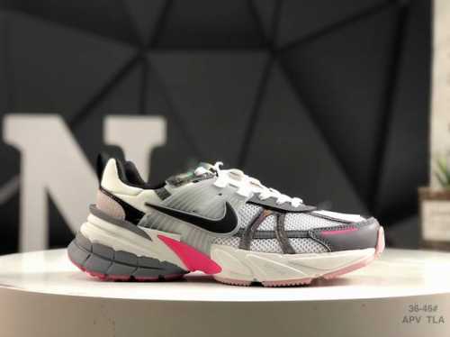 160 真标带半码耐克Nike Wmns V2K Runtekk Low复古潮系列未来复古老爹风百搭休闲运动慢跑鞋“白黑深灰粉” 货号：Fz5061 100 码