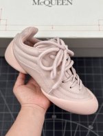 核心私 Alexander Mcqueen 亚历山大-麦昆 2024S Flexion复古运动鞋 受到解剖学的启发 分体鞋底和肌腱状元素体现了品牌初期的设计主题