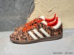 阿迪达斯 德训鞋 Adidas Originals Samba Og Shoes 经典运动鞋小白鞋 T头鞋 豹纹男女鞋 彰显休闲摩登风情的时尚经典鞋。它诞生于5