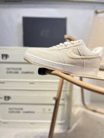 耐克 Nike Air Force 1 '07空军一号 百搭休闲运动板鞋 柔软 弹性十足的缓震性能和出色的中底设计 横跨复古与现代的外型结合 造就出风靡全球三十