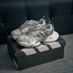 核心私 Adidas Xlg Runner Deluxe 潮流前卫科技 休闲运动老爹鞋 未来科技主义线条勾勒前卫张力 呈现饱满立体的3D感鞋身 浑厚中底搭载轻薄