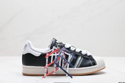 公司级Korn X Ad Originals Superstar 联名黑白贝壳头 原装公司级实拍 采用全新头层拼接皮革材质 后跟采用特色3D立体印字 渠道正品订