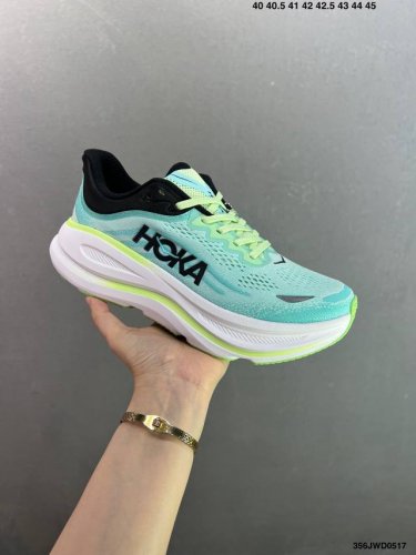 公司级小红书推荐Hoka W Bondi 9全新配色 这个品牌来自于新西兰的毛利语 Hoka表示大地 One One表示飞越 连起来就是飞越地平线 One On