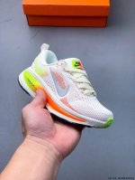 集图 nike Air Zoom Vomero 18 缓震透气休闲慢跑鞋小童鞋 新版Vomero结合全新Zoomx和Reactx泡绵 提供双重缓震效果 铸就非凡